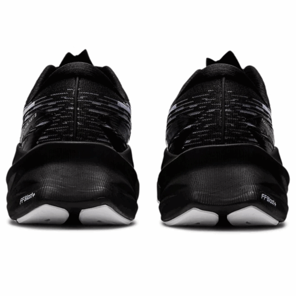 Asics NovaBlast 3 Preto e Branco - Image 5