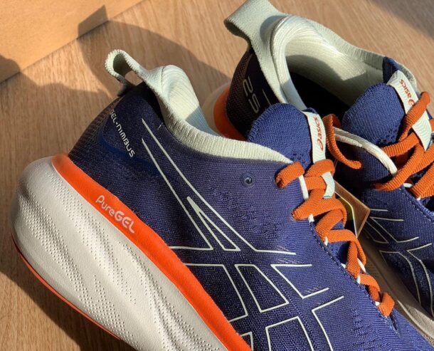 Asics Gel - Nimbus™ 25 Azul Marinho com Laranja e Branco - Image 10