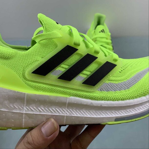 Adidas Ultraboost Light 23 Verde - Image 5