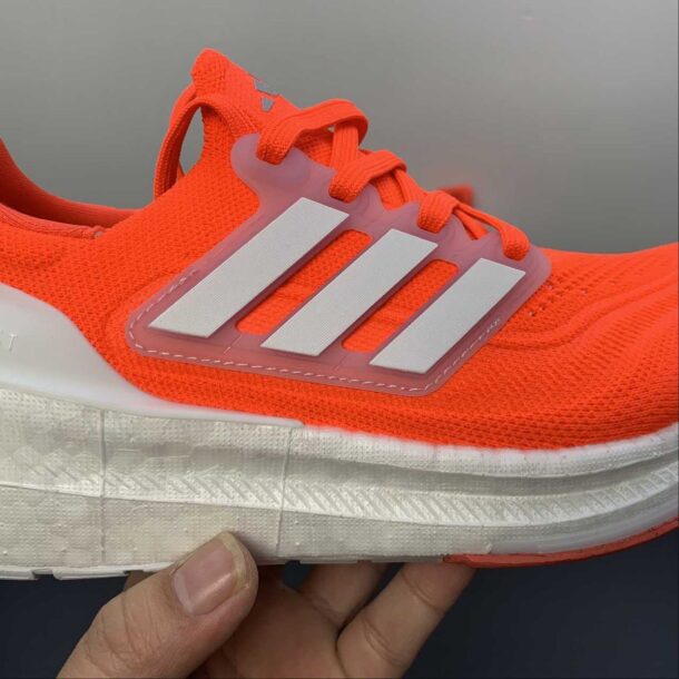 Adidas Ultraboost Light 23 Vermelho com Branco - Image 4