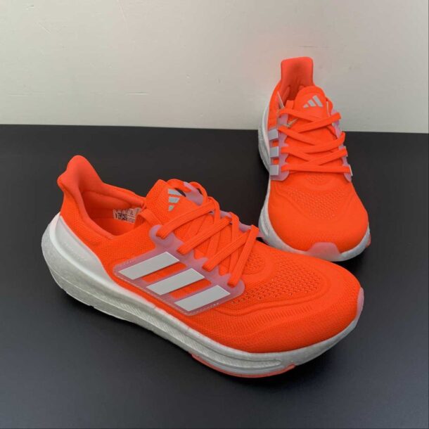 Adidas Ultraboost Light 23 Vermelho com Branco - Image 2