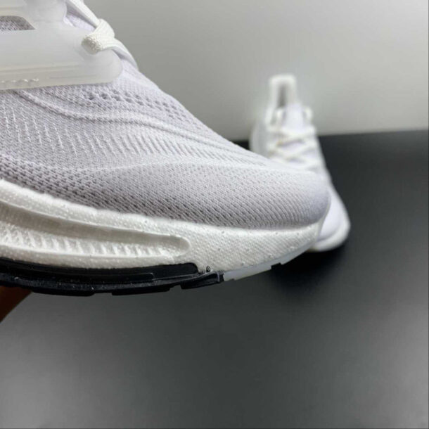 Adidas Ultraboost Light 23 Branco - Image 6