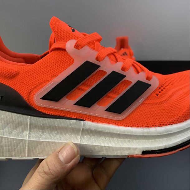 Adidas Ultraboost Light 23 Vermelho com Preto - Image 4