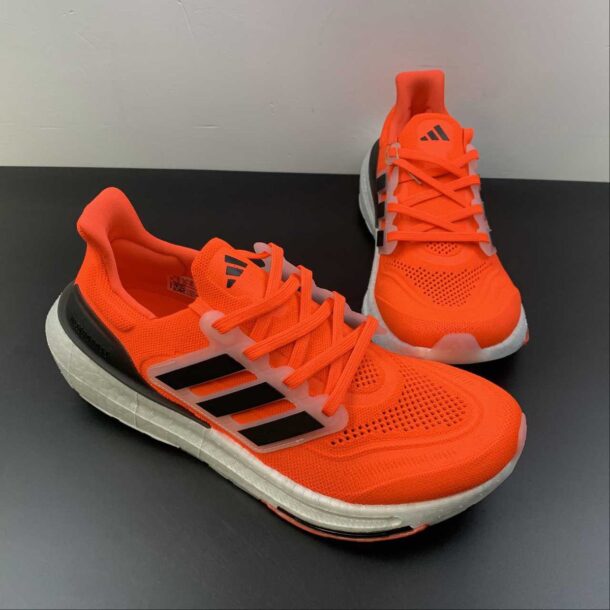 Adidas Ultraboost Light 23 Vermelho com Preto - Image 2