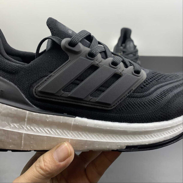 Adidas Ultraboost Light 23 Preto e Branco - Image 7