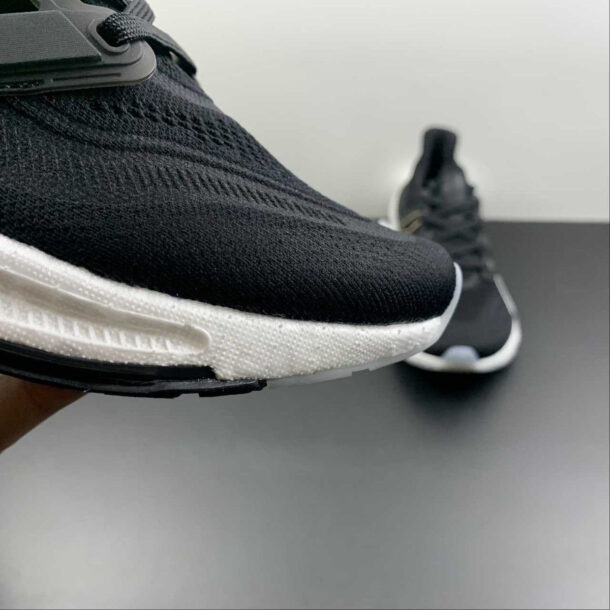 Adidas Ultraboost Light 23 Preto e Branco - Image 8