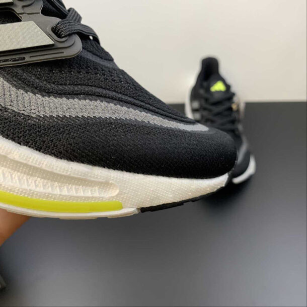 Adidas Ultraboost Light 23 Preto com Verde - Image 6