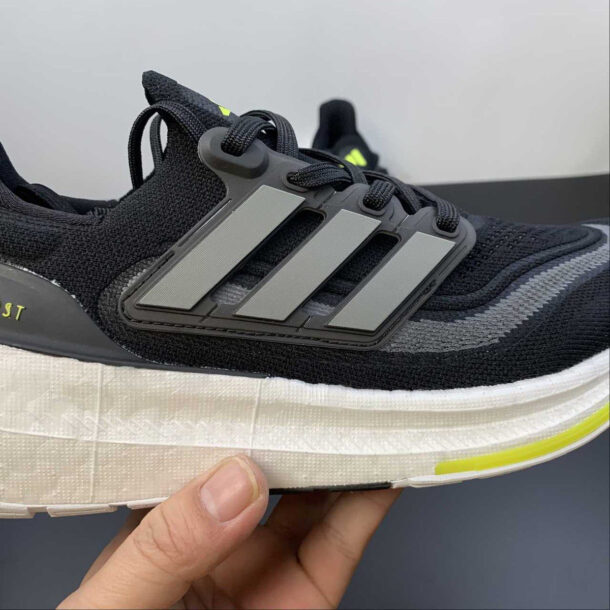 Adidas Ultraboost Light 23 Preto com Verde - Image 3
