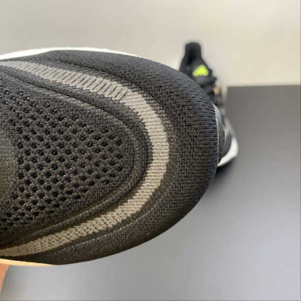 Adidas Ultraboost Light 23 Preto com Verde - Image 4