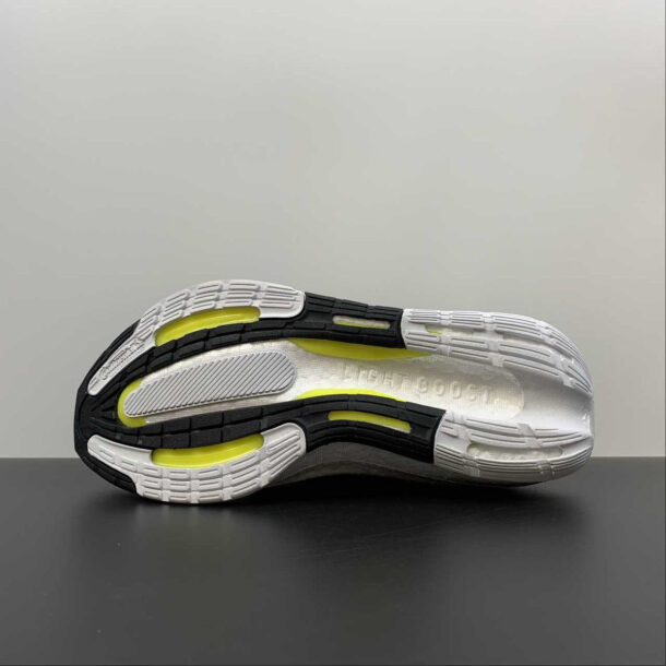 Adidas Ultraboost Light 23 Preto com Verde - Image 10