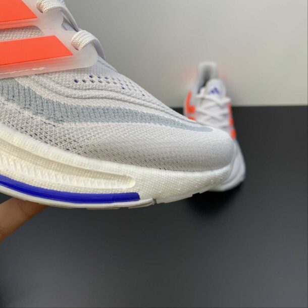 Adidas Ultraboost Light 23 Cinza com Laranja - Image 8